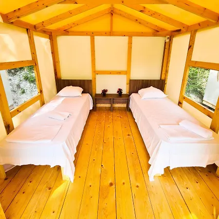 ラグジュアリーテント Divoto Glamping バルチク
